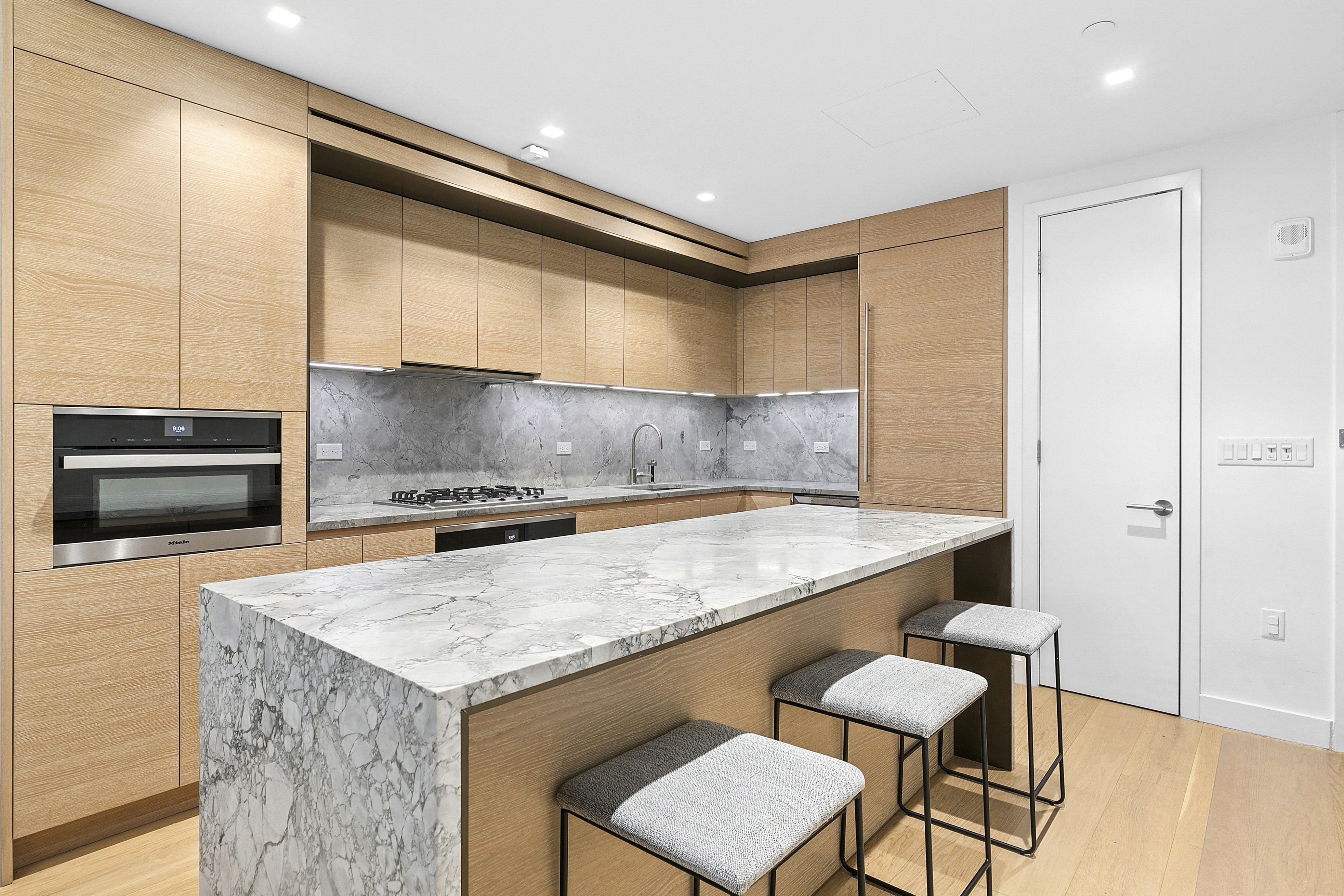 215 West 28th Street, Unit 4C Manhattan, NY 10001 - Photo 4 of 14