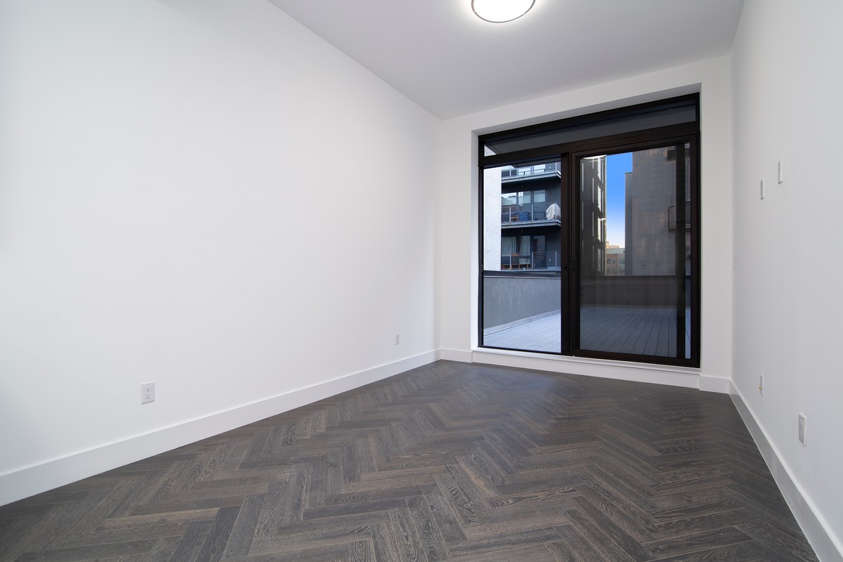 11-12 44th Drive, Unit 2B Queens, NY 11101 - Photo 9 of 15