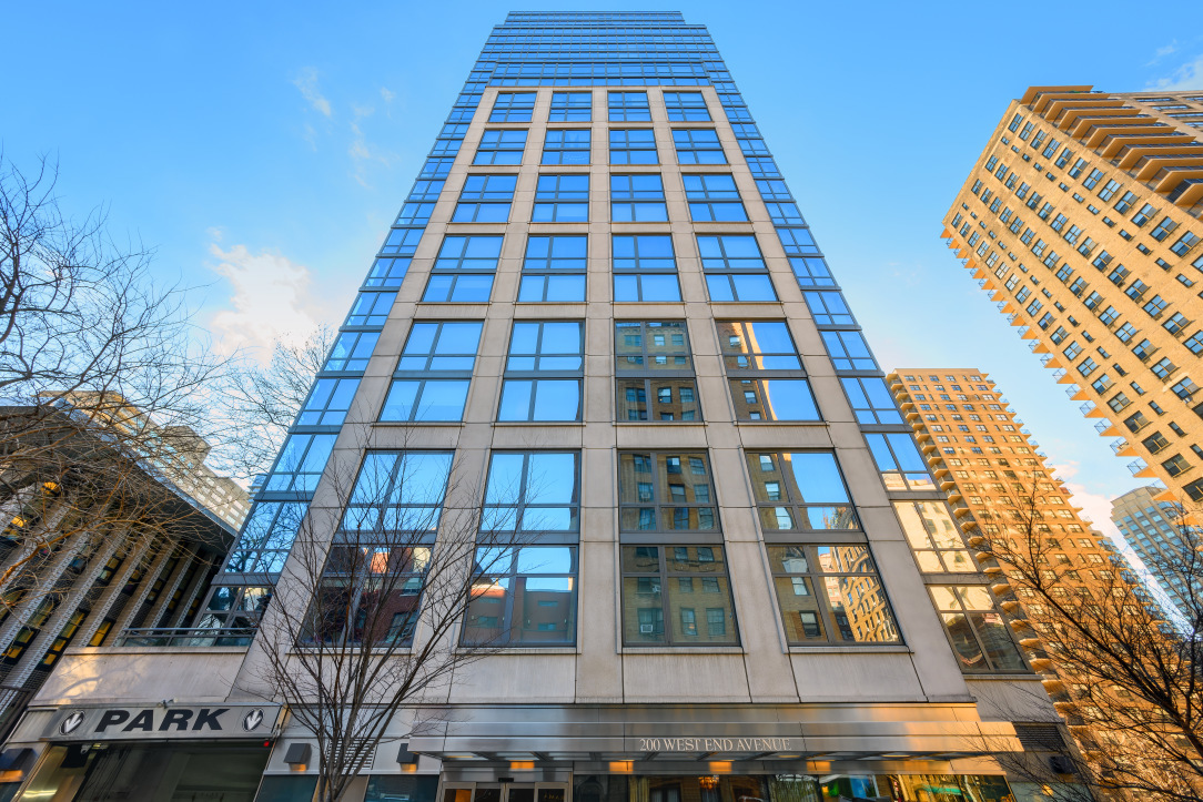 200 West End Avenue, Unit 20A Manhattan, NY 10023 - Photo 8 of 10 front view of a building