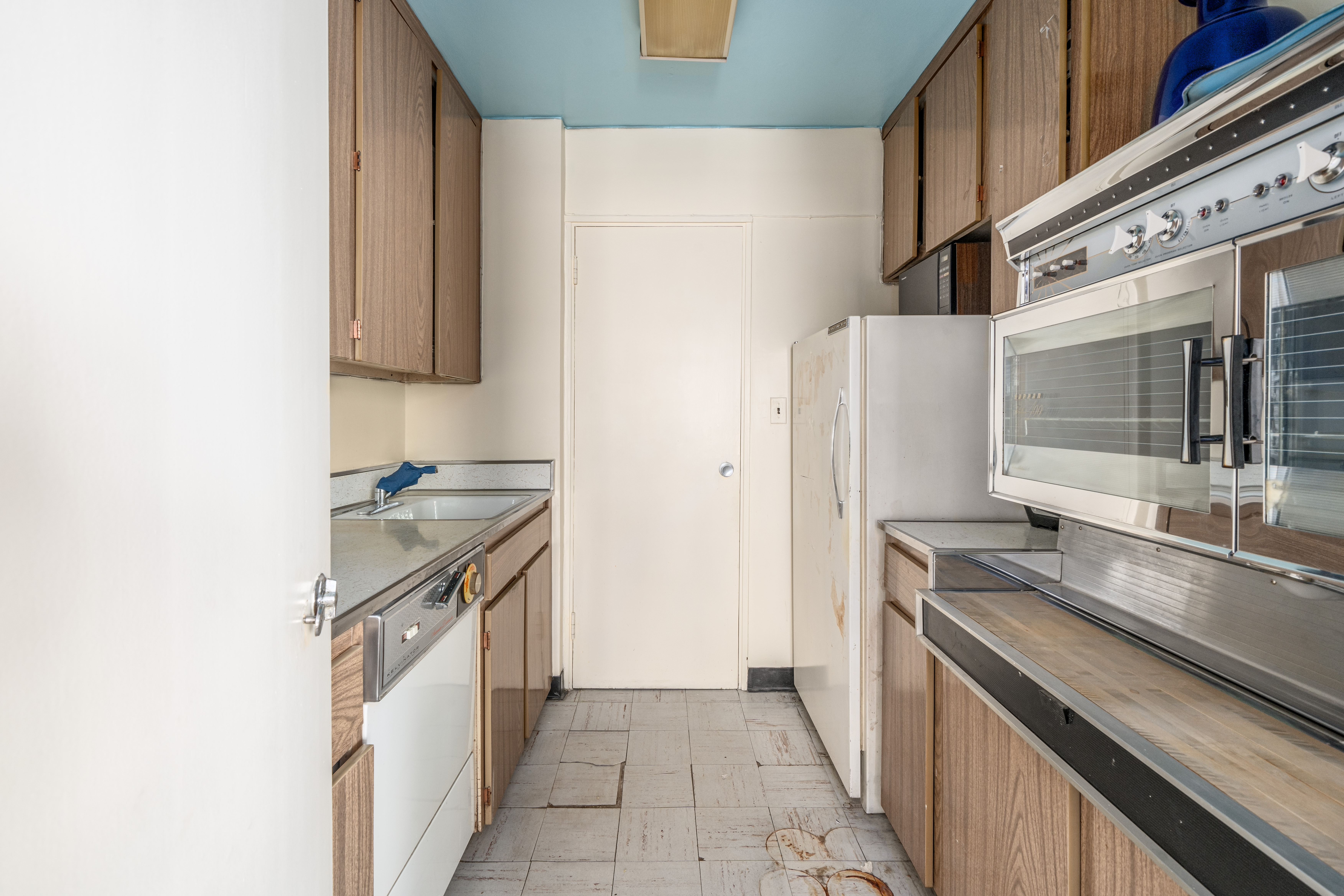 207 East 74th Street, Unit 1L Manhattan, NY 10021 - Photo 5 of 12