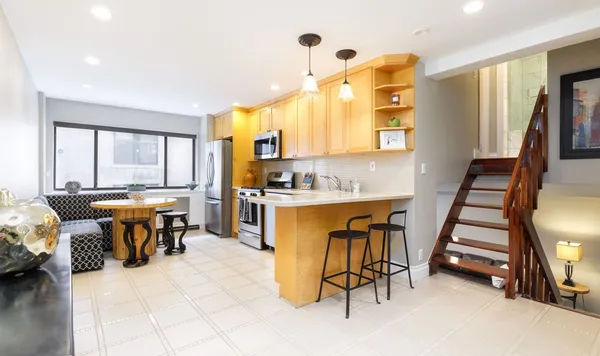 $715,000 | 7 East 35th Street, Unit 10D | Midtown South