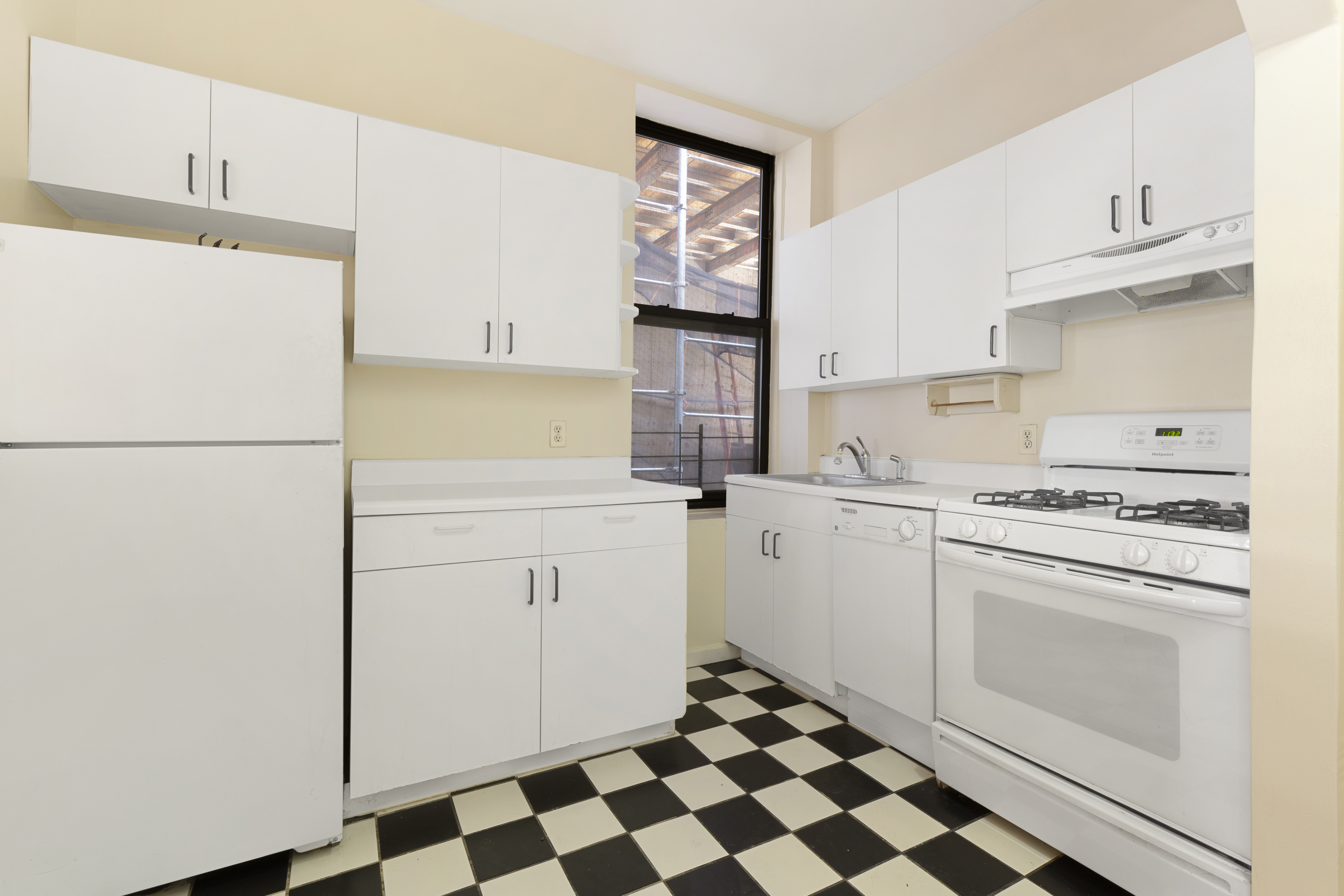 422 East 58th Street, Unit 6B Manhattan, NY 10022 - Photo 4 of 8