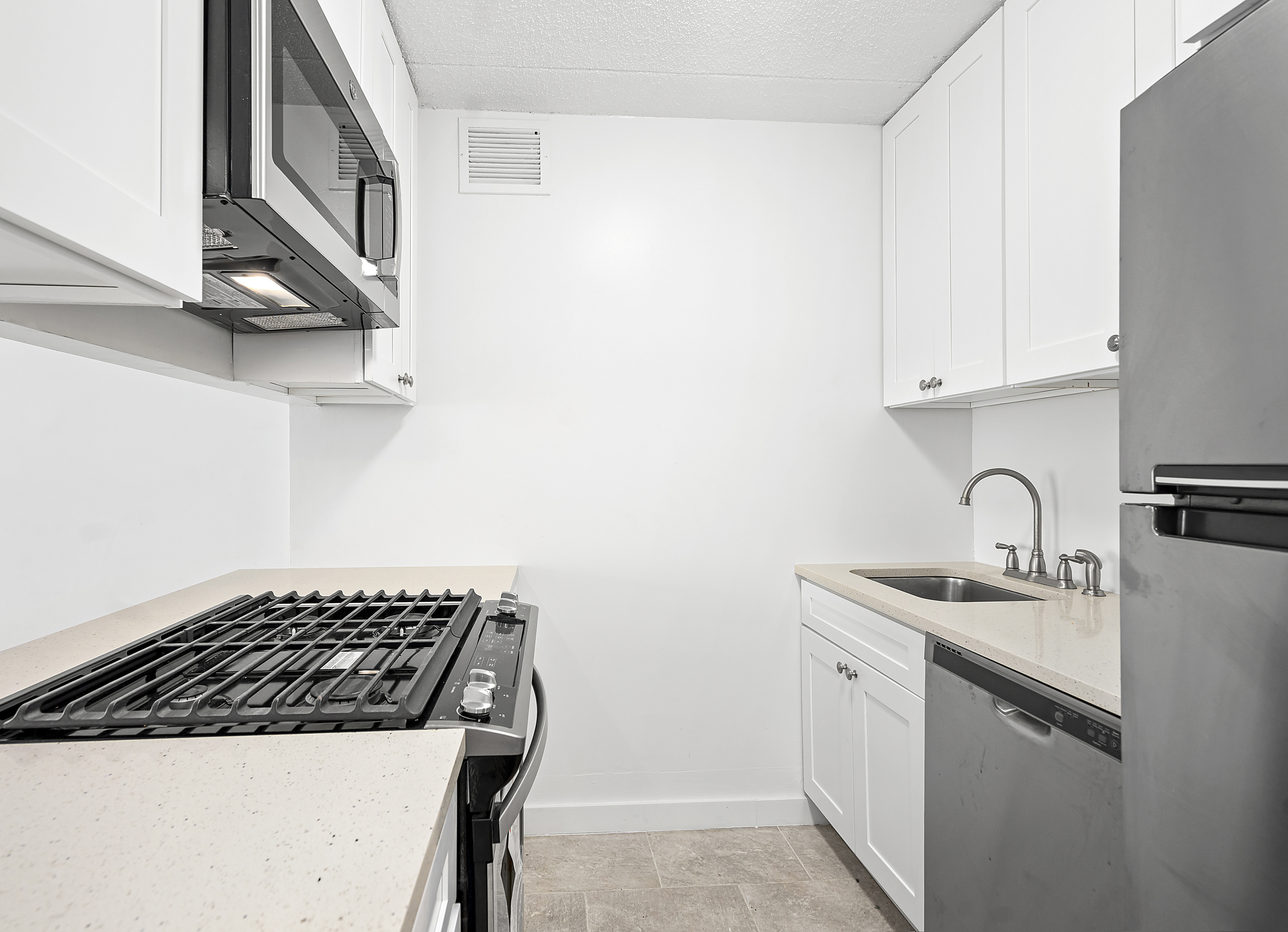 300 Rector Place, Unit 8N Manhattan, NY 10280 - Photo 3 of 17