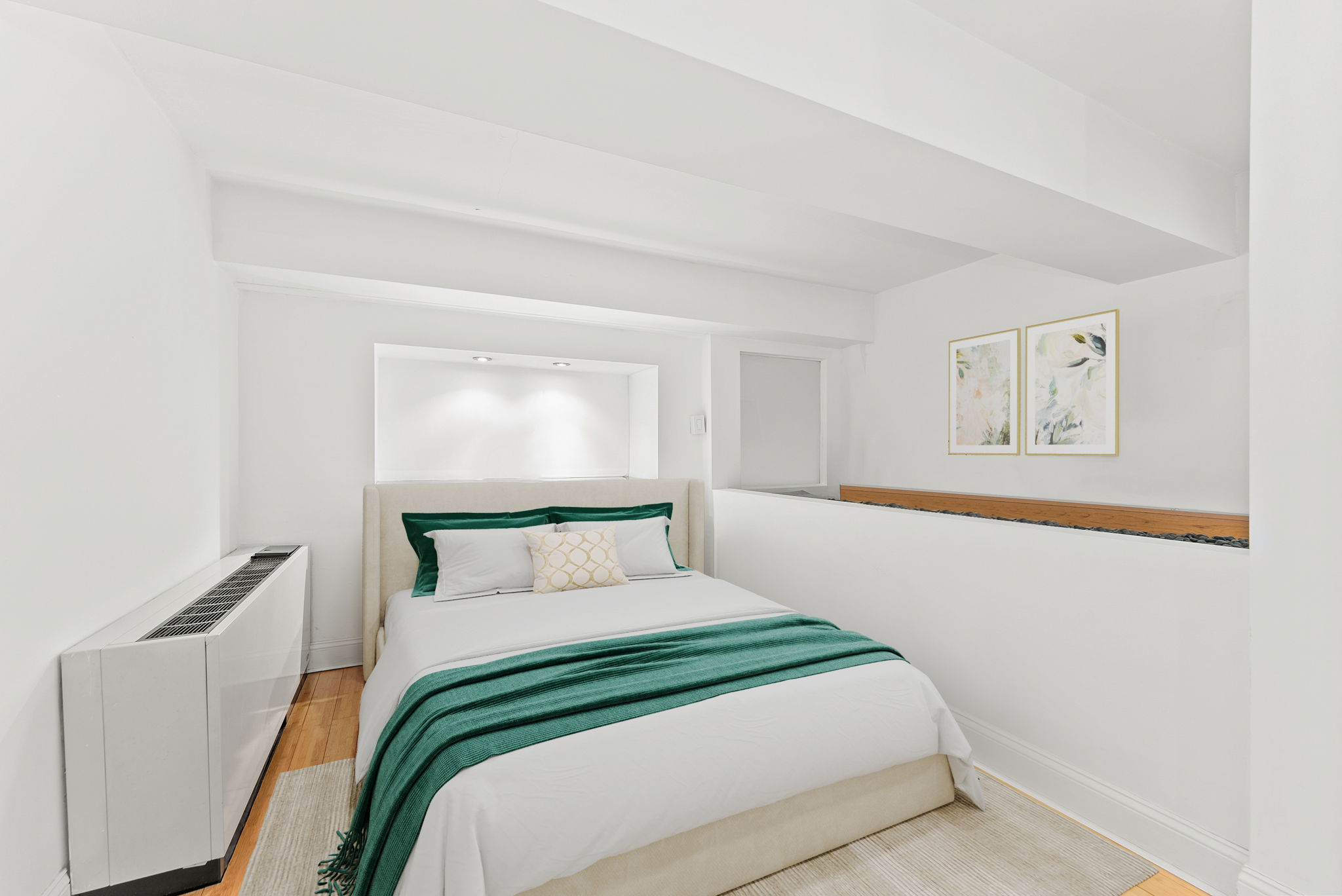 310 East 46th Street, Unit 5T Manhattan, NY 10017 - Photo 5 of 13 a bedroom with a bed and a window