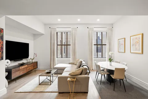 $1,950,000 | 100 Barclay Street, Unit 17J | TriBeCa