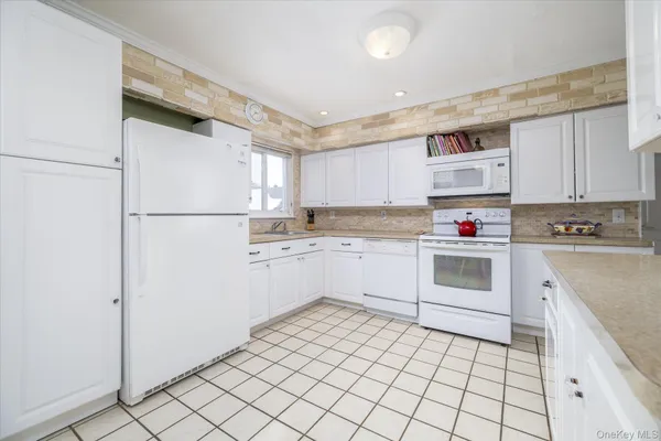 $700,000 | 158 Roosevelt Avenue, Freeport, NY 11520