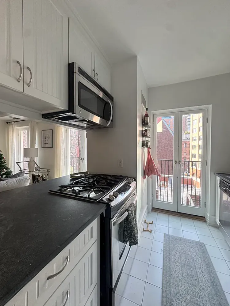 $9,200 | 254 West 10th Street, Unit 4A | West Village