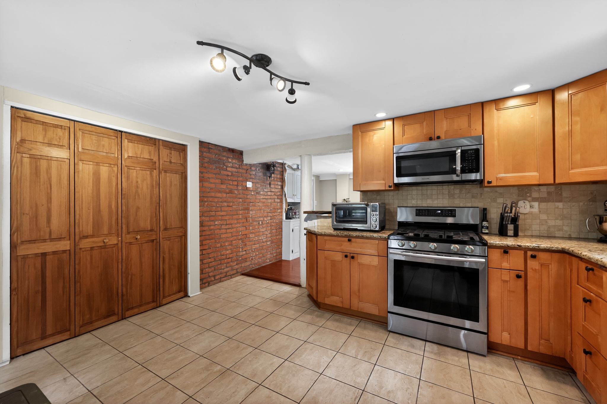 599 North Bishop Avenue Springfield, PA 19064 - Photo 4 of 25