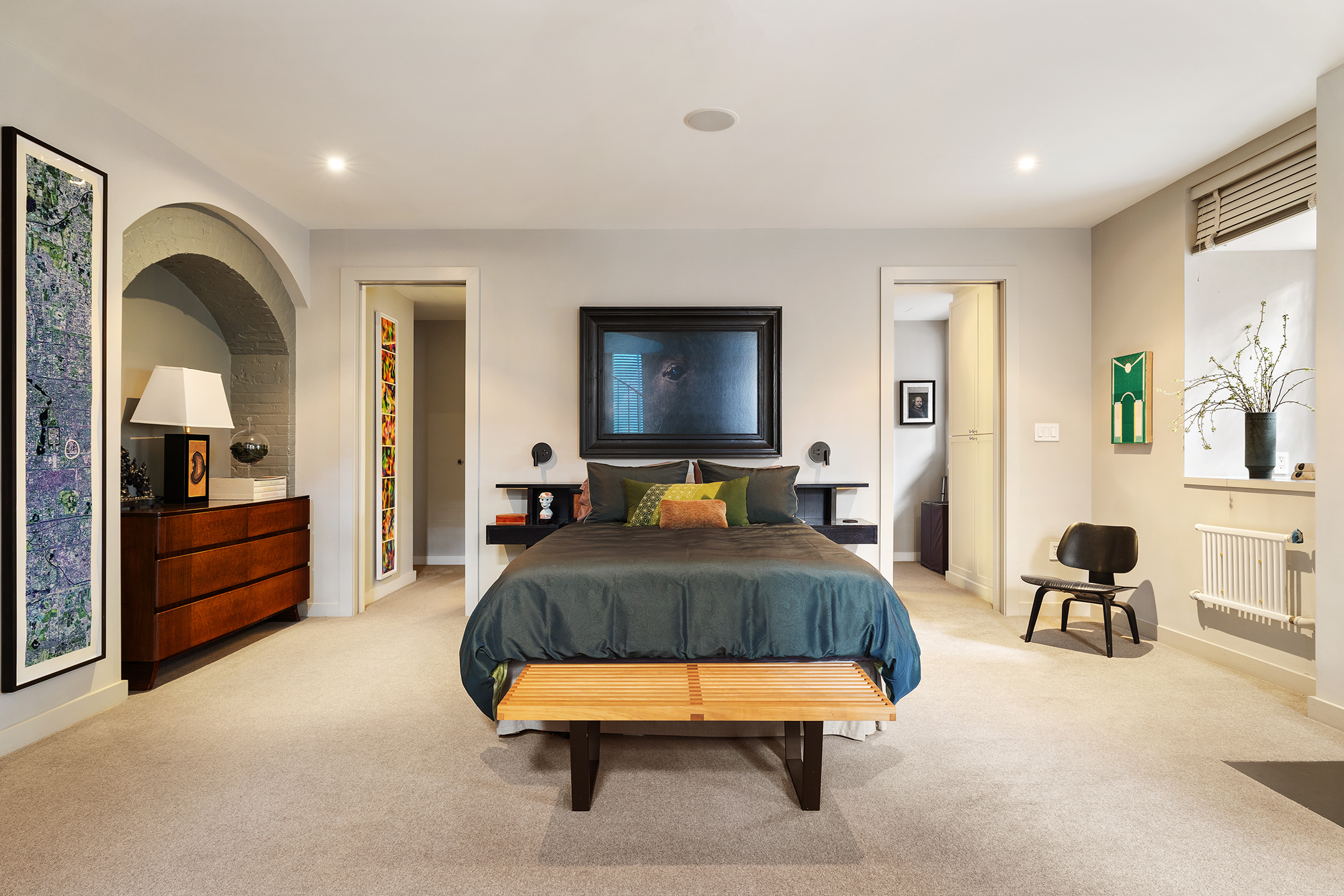 23 Park Avenue, Unit 1A Manhattan, NY 10016 - Photo 11 of 18 a living room with furniture and a lamp