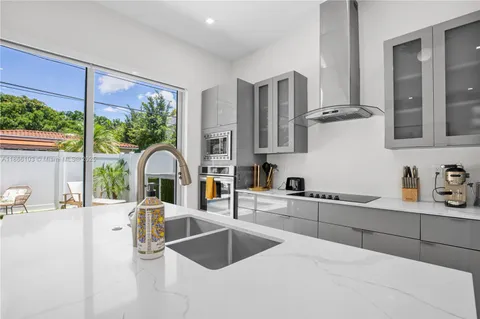 $1,450,000 | 3331 Southwest 29th Terrace, Unit 1, Miami, FL 33133