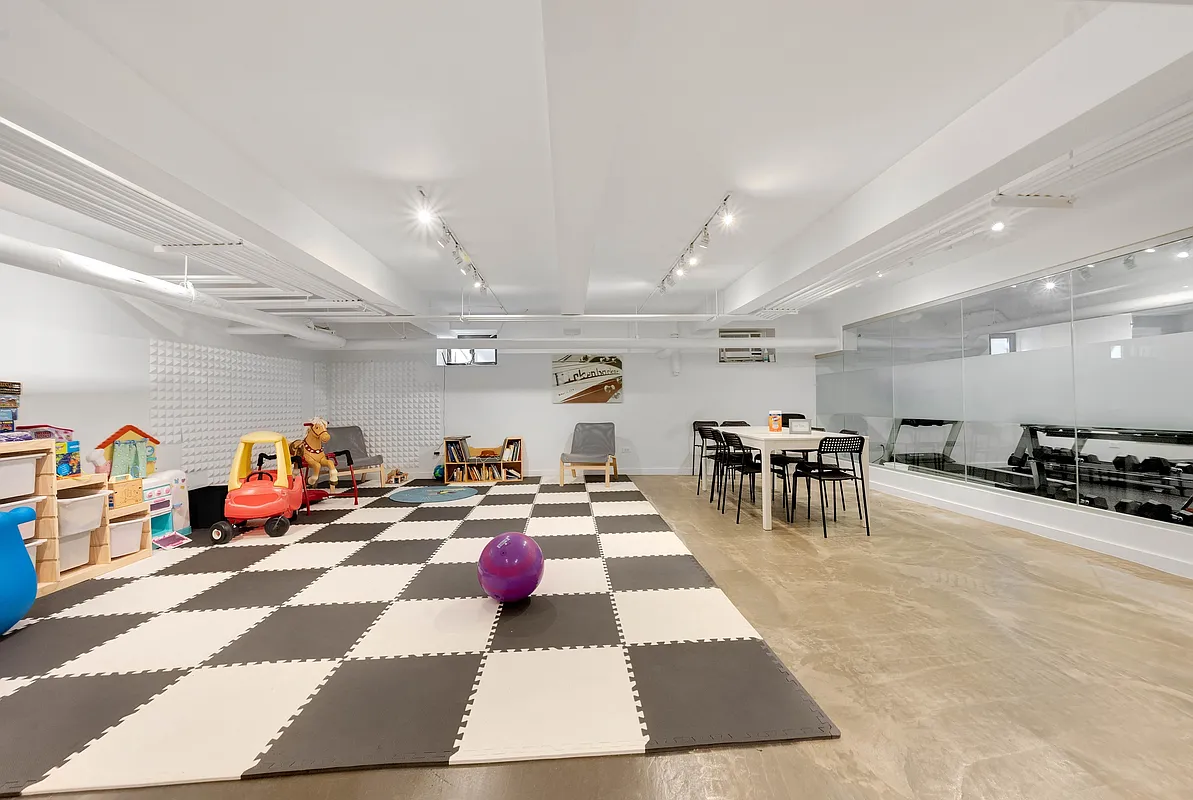385 Argyle Road, Unit 4E Brooklyn, NY 11218 - Photo 11 of 14