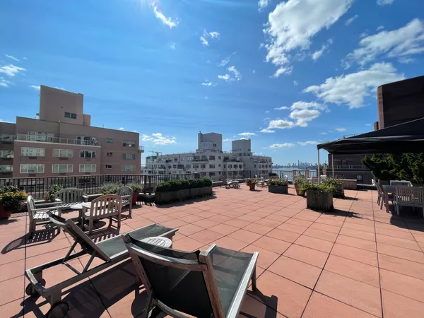 $575,000 | 36 Sutton Place South, Unit 11D | Sutton Place