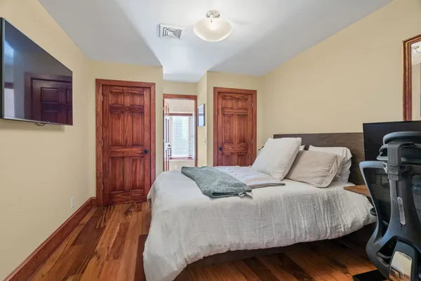 $1,400,000 | 802-10 Locust Street, Unit 201, Philadelphia, PA 19107