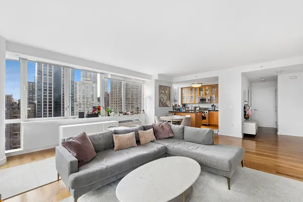 $2,750,000 | 200 West End Avenue, Unit 20A | Upper West Side