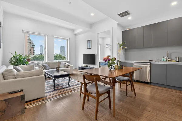 $8,000 | 148 North 10th Street, Unit 5D | Williamsburg