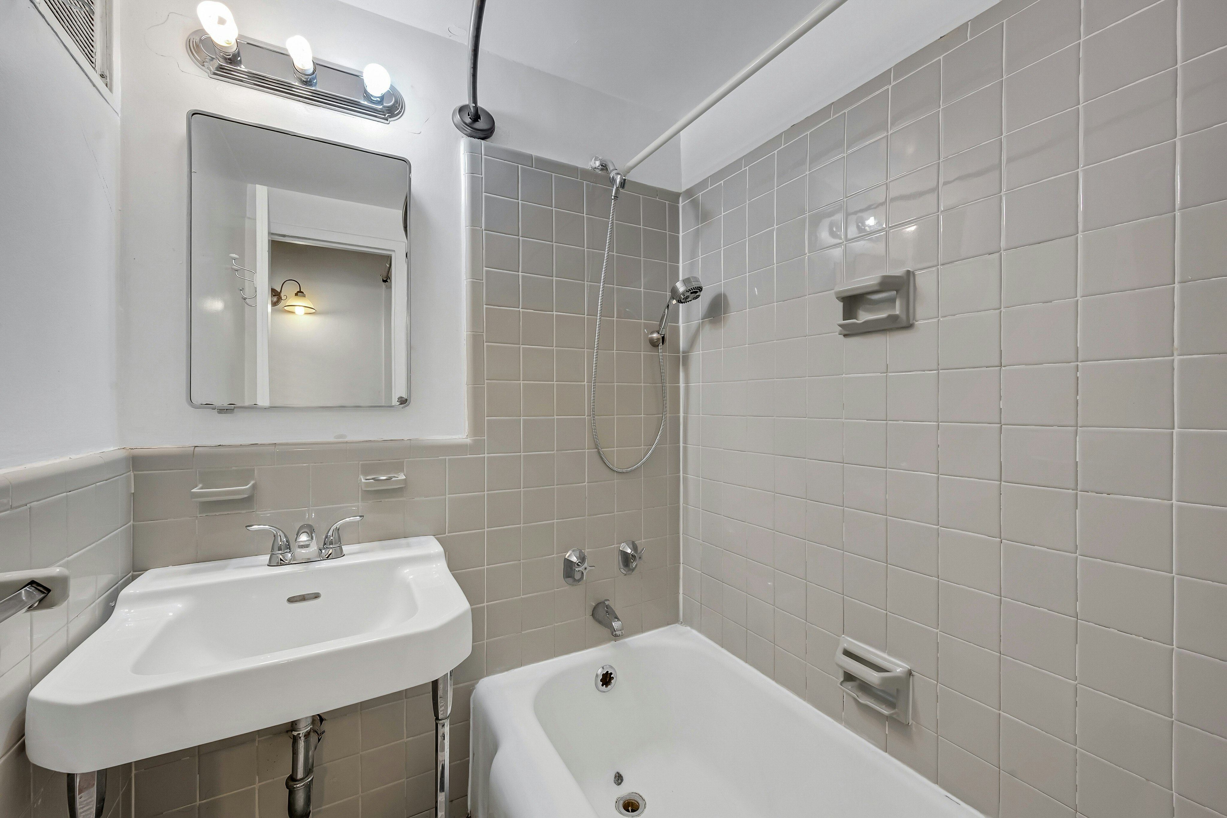 1 Fordham Hill Ovl, Unit 12C Bronx, NY 10468 - Photo 17 of 49