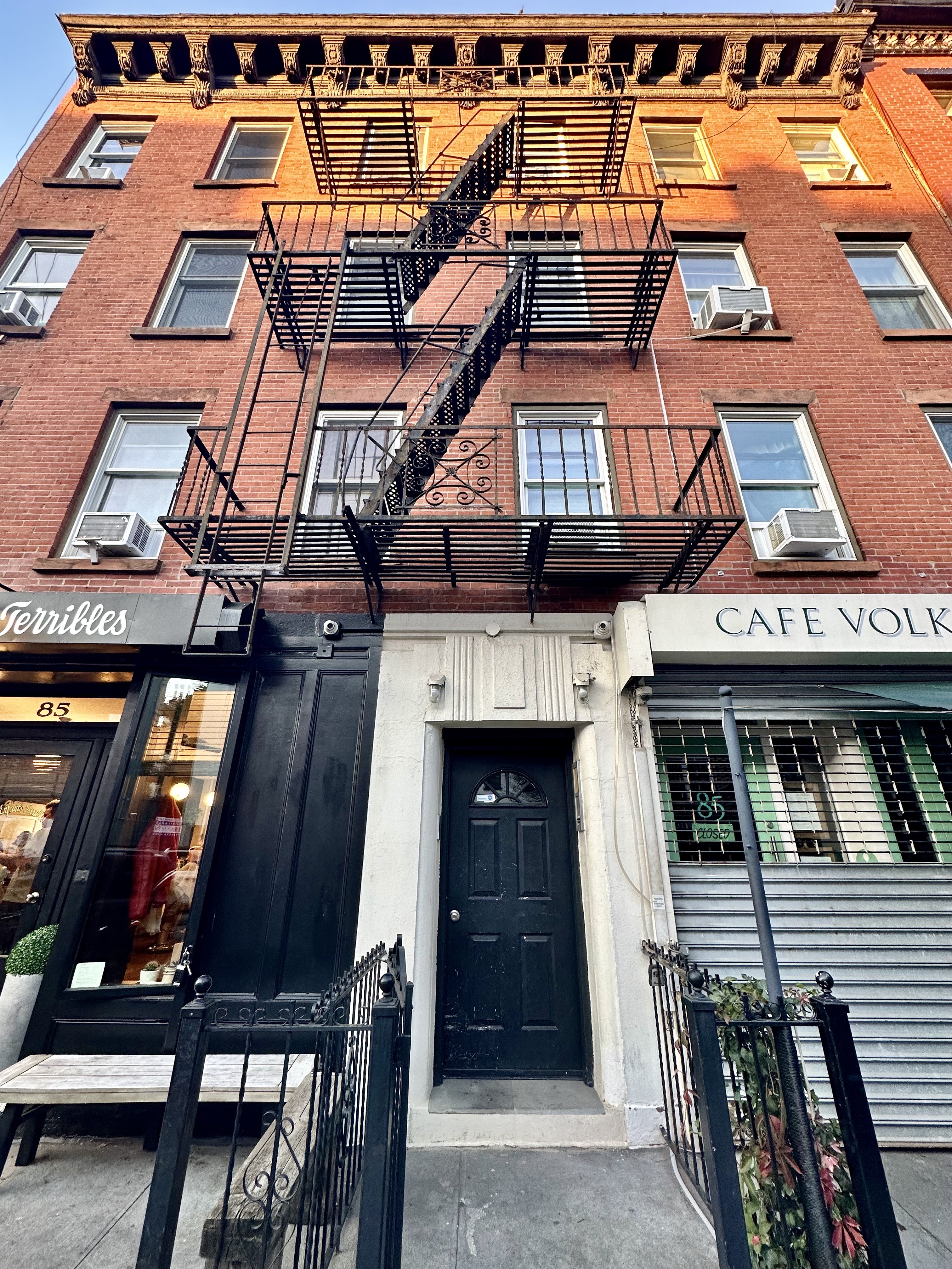 85 Bergen Street, Unit B1 Brooklyn, NY 11201 - Photo 9 of 9 a view of a chairs and table on the roof deck