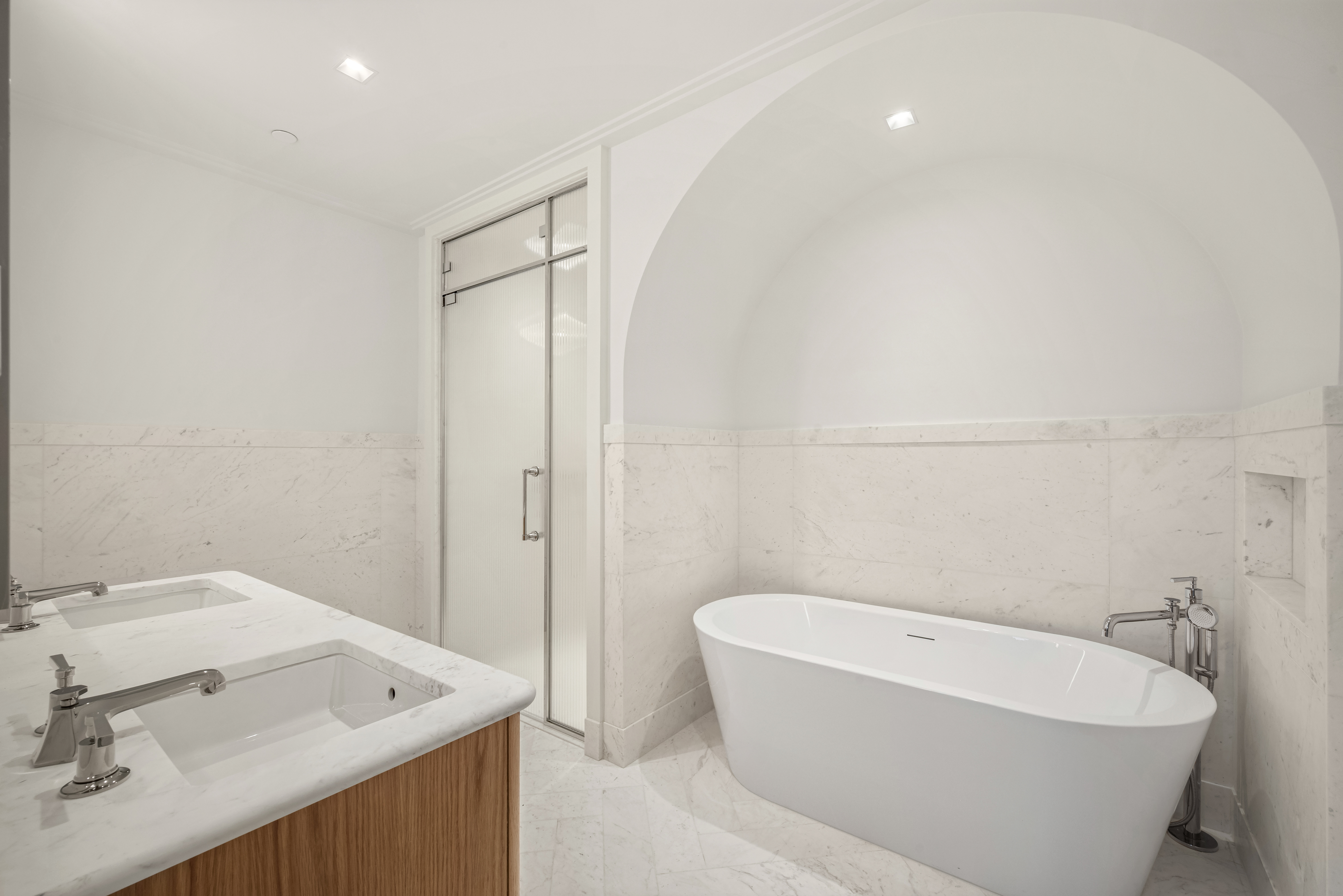 200 East 75th Street, Unit 6C Manhattan, NY 10021 - Photo 5 of 11 a bathroom with a sink and a bathtub