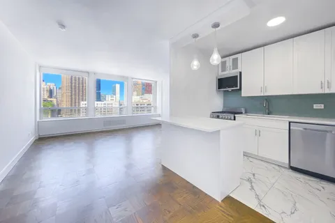 $700,000 | 330 East 33rd Street, Unit 14G | Kips Bay
