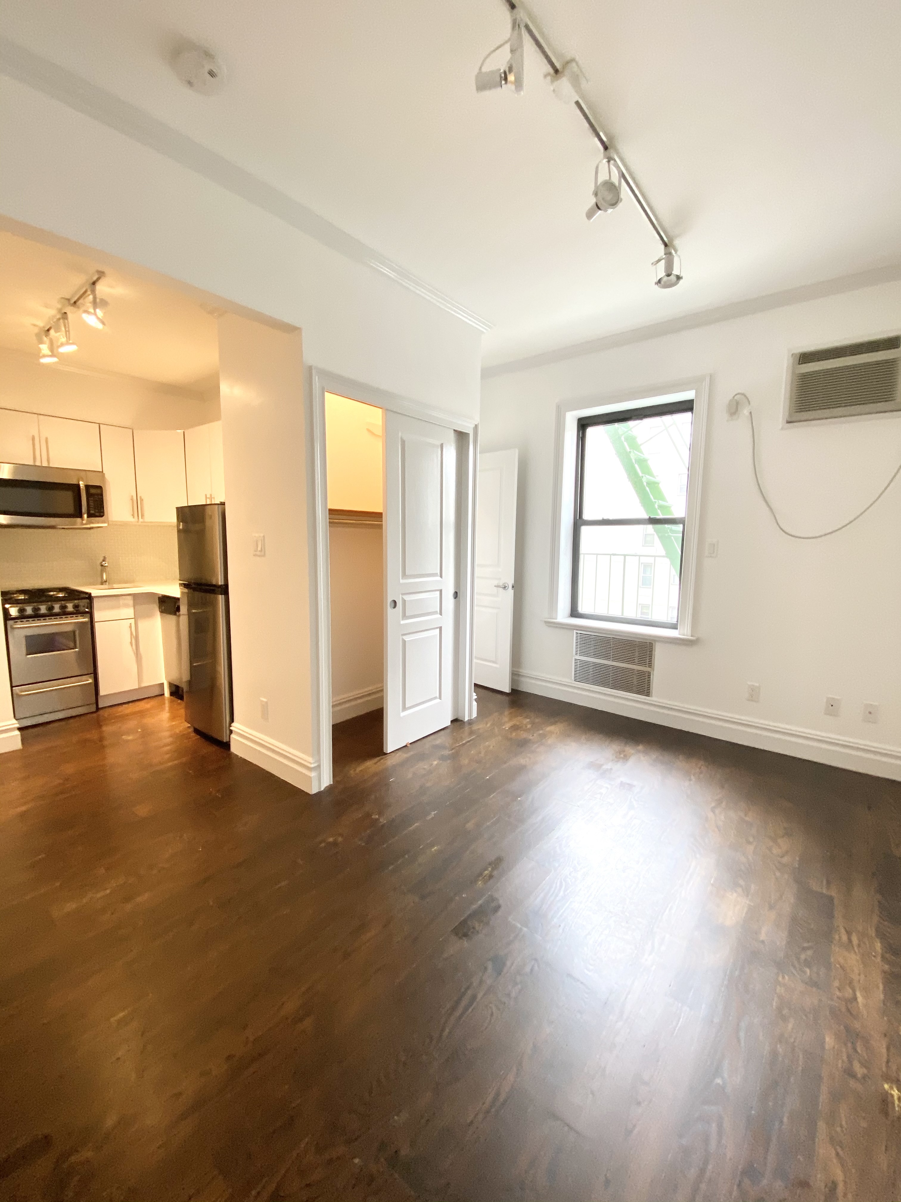 12 5th Avenue, Unit 82 Manhattan, NY 10011 - Photo 2 of 7
