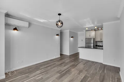 $790,000 | 25-40 Shore Boulevard, Unit 2F | Astoria