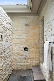 $1,199,900 | 13 Sunview Road, The Hills, TX 78738