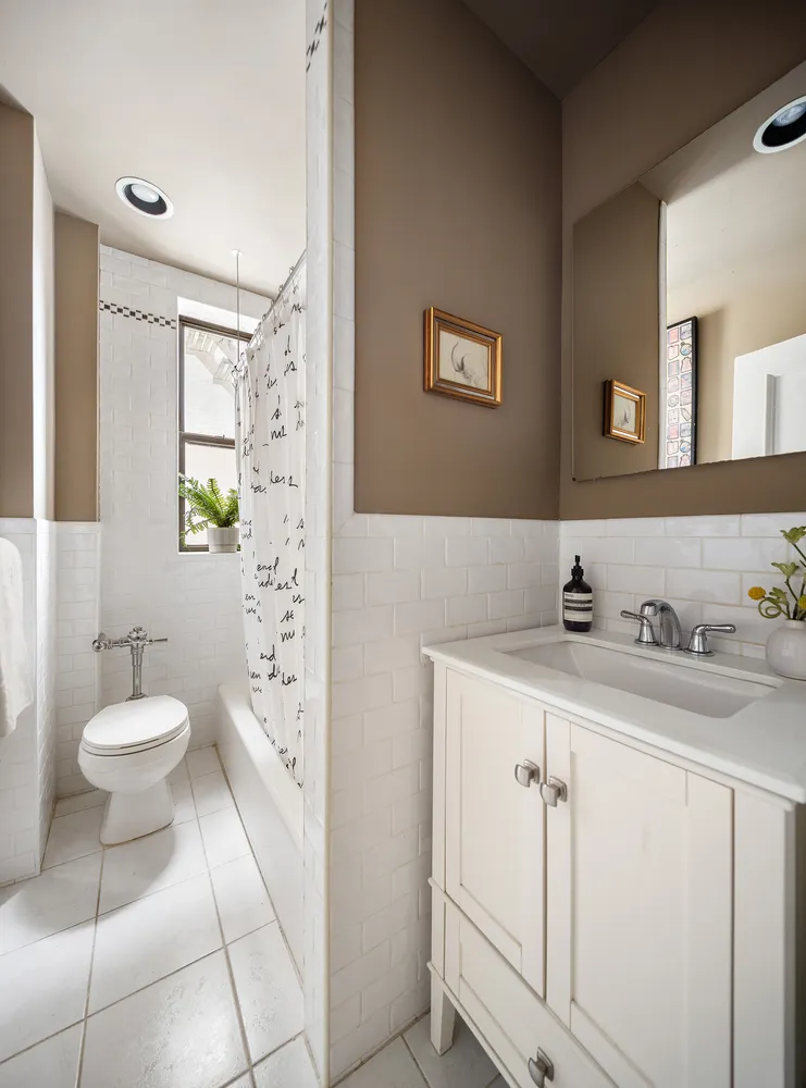 a view of entryway and hall