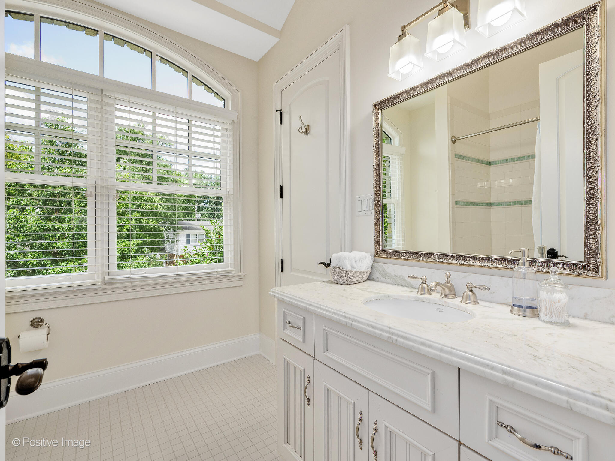 17 South Bruner Street Hinsdale, IL 60521 - Photo 28 of 42 a bathroom with a sink and a bathtub