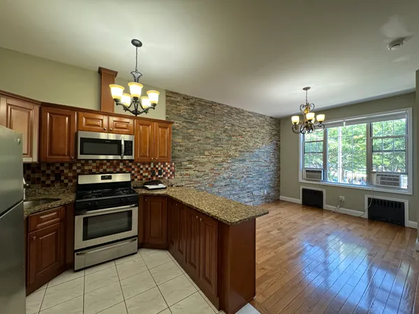 $4,195 | 205 Menahan Street, Unit 3 | Bushwick