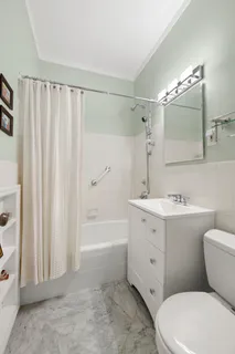 $950,000 | 140-142 West End Avenue, Unit 30M | Upper West Side