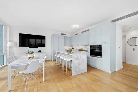 $2,995,000 | 301 East 61st Street, Unit 16A | Lenox Hill