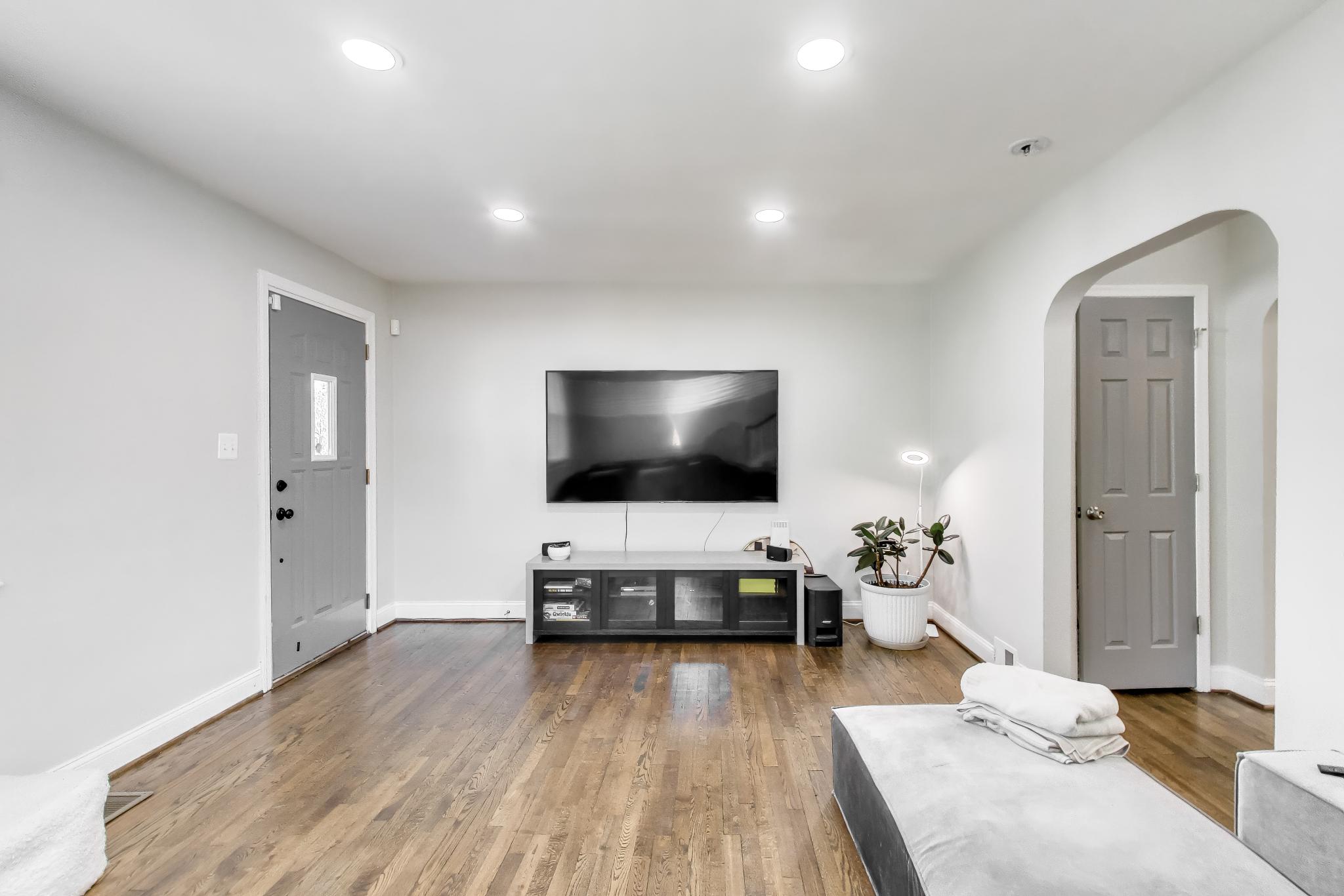 4609 Hillside Road Southeast Washington, DC 20019 - Photo 7 of 37