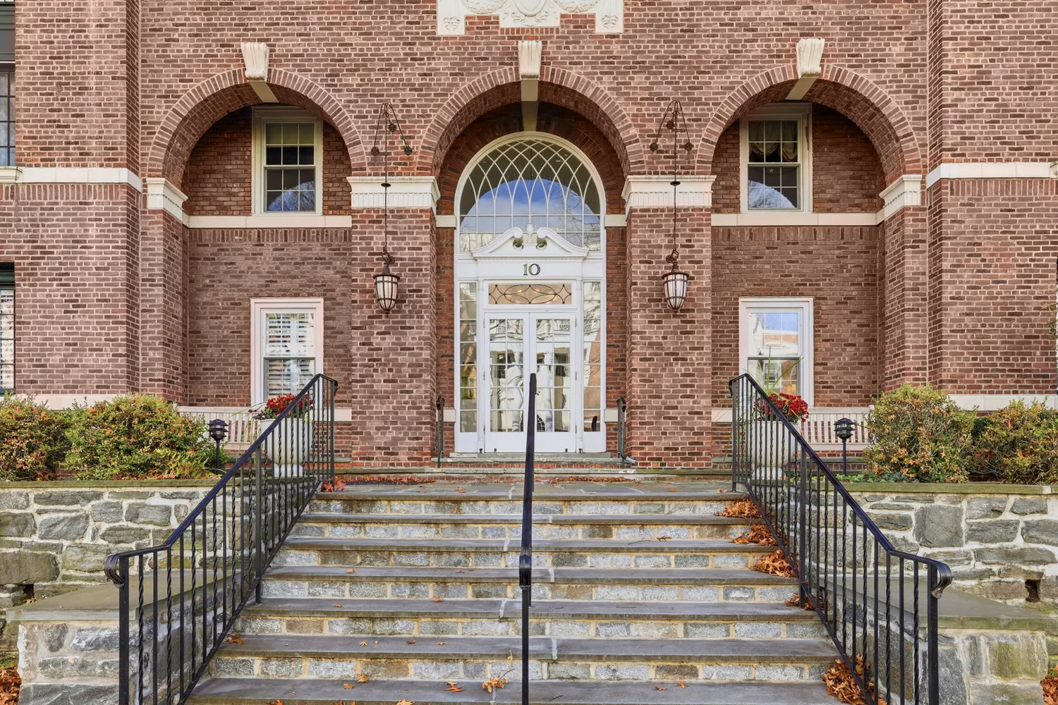 $875,000 | 10 Brooklands, Unit 1H, Bronxville, NY 10708