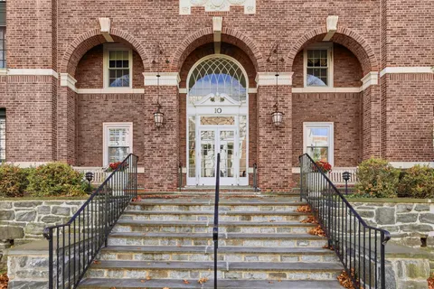 $875,000 | 10 Brooklands, Unit 1H, Bronxville, NY 10708