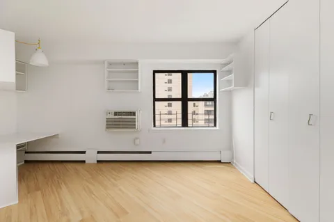 $780,000 | 301 West 110th Street, Unit 8J | Harlem