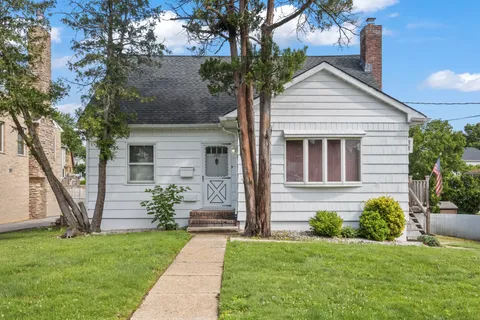$749,000 | 223 Darlington Avenue | Huguenot