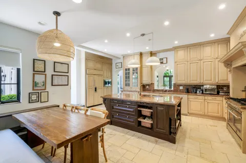 $8,200,000 | 6864 Southwest 68th Street, South Miami, FL 33143