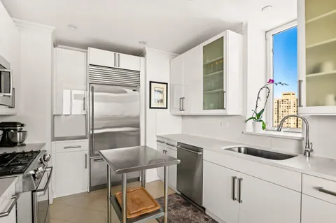 $2,650,000 | 351 East 51st Street, Unit PH7A | Midtown East