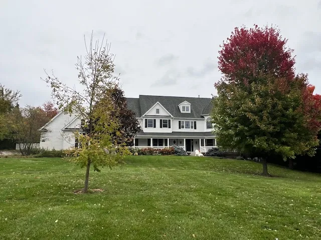 a view of a house with a yard