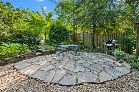 $689,000 | 12 Vining Lane, Wilmington, DE 19807