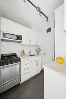 $410,000 | 150 East 61st Street, Unit 8K | Lenox Hill