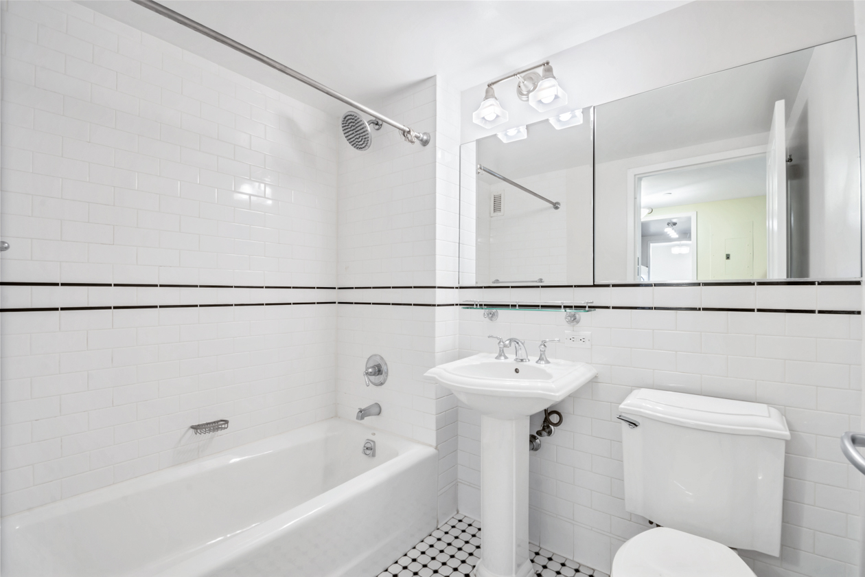 300 West 135th Street, Unit 10D Manhattan, NY 10030 - Photo 5 of 8