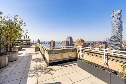 $2,998,000 | 80 Chambers Street, Unit 15A | TriBeCa