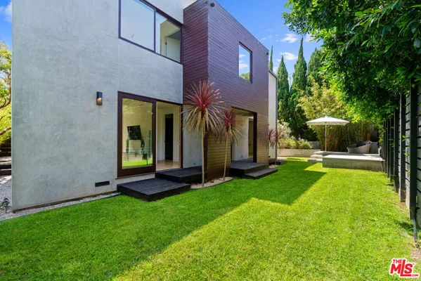 $4,100,000 | 3218 Maplewood Avenue, Los Angeles, CA 90066