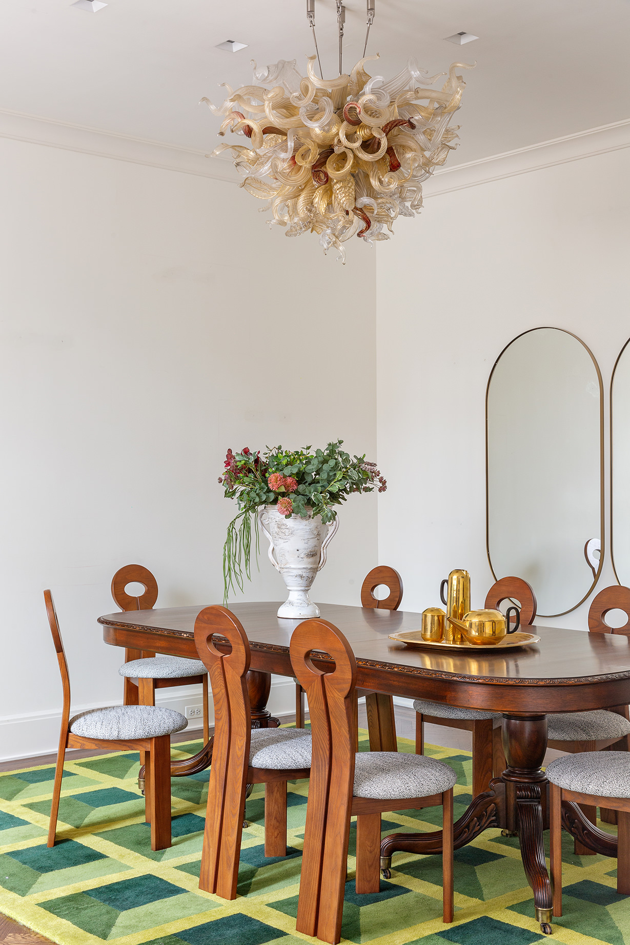 14 East 90th Street, Unit PHW Manhattan, NY 10128 - Photo 10 of 25 a view of a dining room with furniture and chandelier