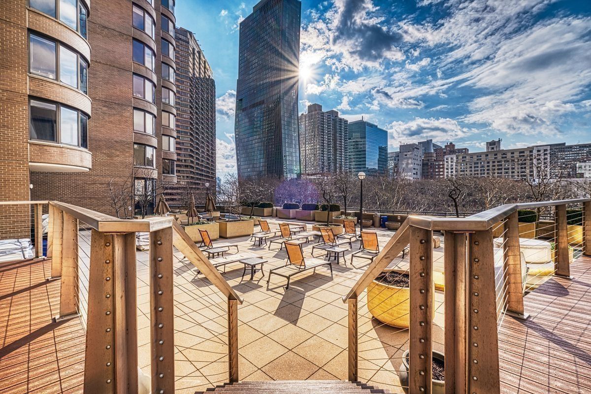 330 East 38th Street, Unit 32J Manhattan, NY 10016 - Photo 7 of 13