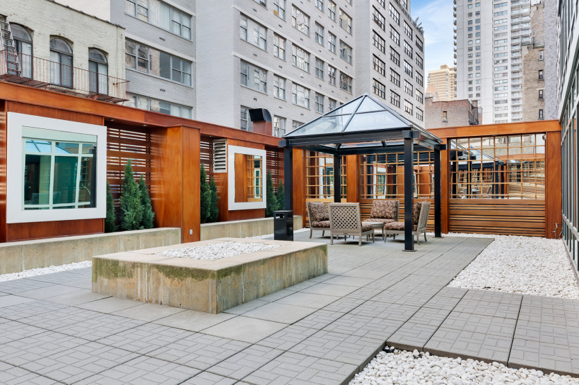 207 East 57th Street, Unit 34A Manhattan, NY 10022 - Photo 21 of 22 a view of a building with sitting area