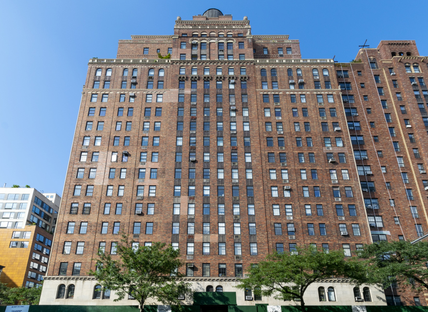 465 West 23rd Street, Unit 2G Manhattan, NY 10011 - Photo 9 of 11 a front view of a building