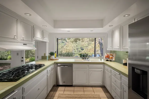 $2,499,000 | 2521 La Condesa Drive, Los Angeles, CA 90049