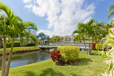 $179,900 | 1960 Westminster Circle, Unit 2, Vero Beach, FL 32966